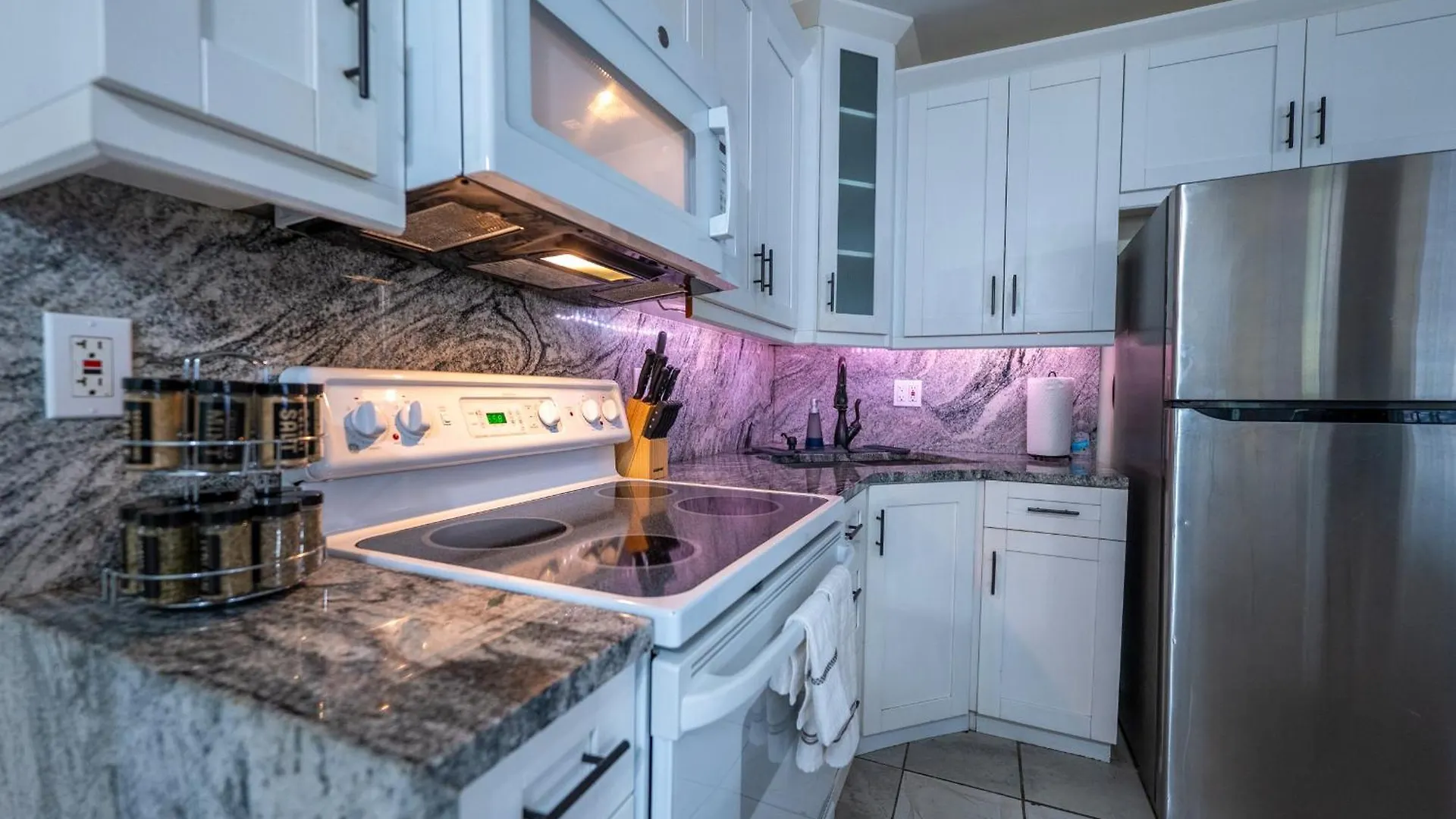 טאמפה Cozy & Spacious Near Stadium בית נופש